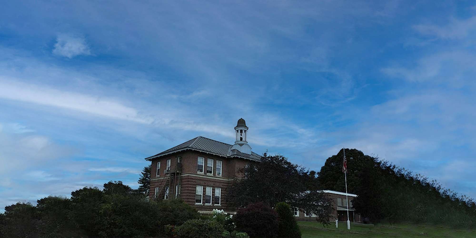 Photo of a town hall in North Haverhill, New Hampshire