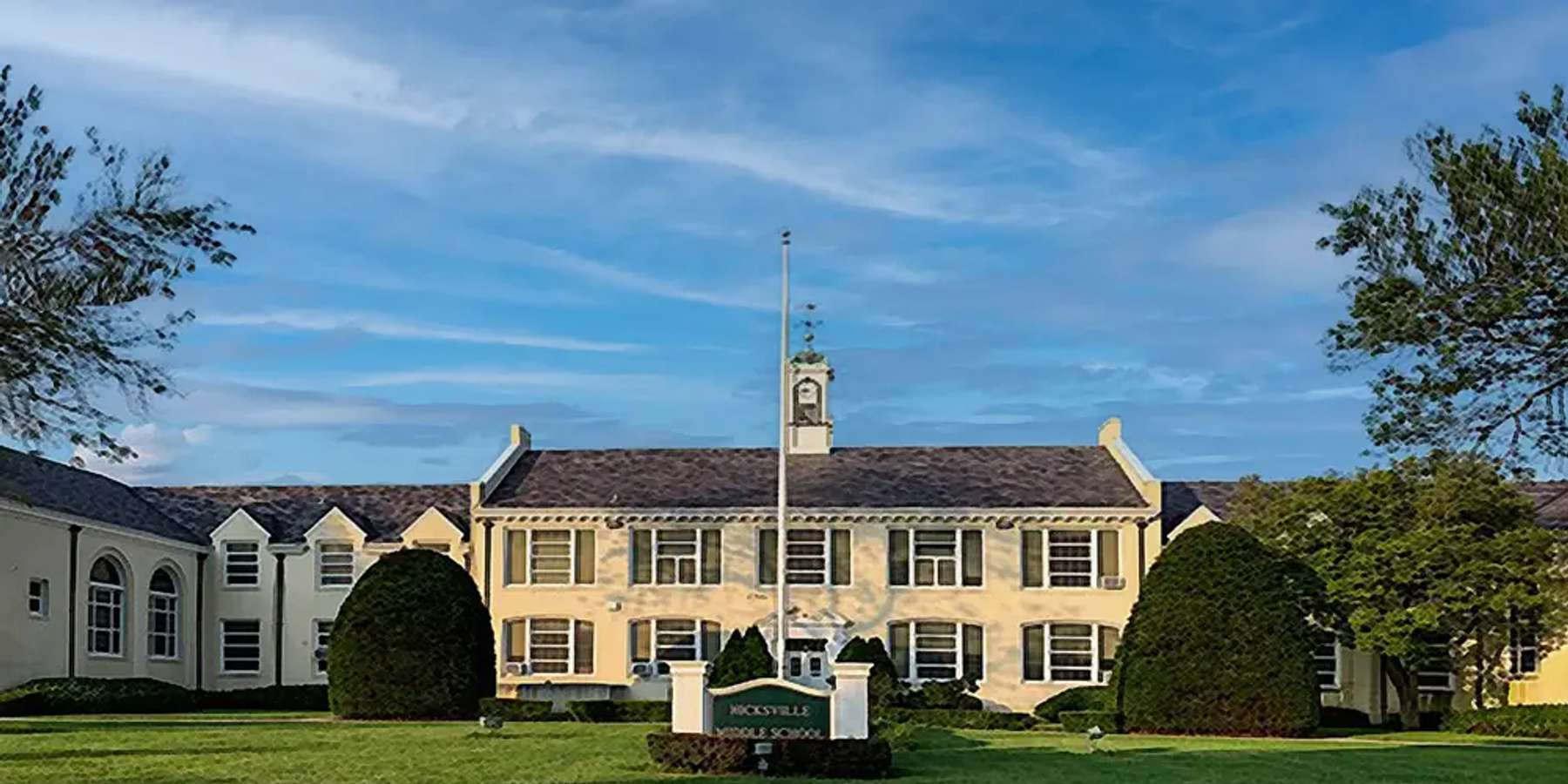 Photo of Hicksville Middle School in Hicksville, New York Photo of Hicksville Middle School in Hicksville, New York