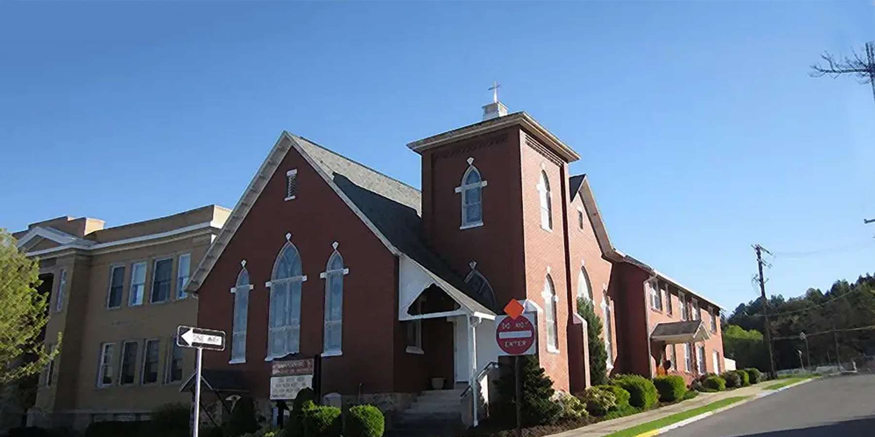 Photo of a Church in Williamsburg, Pennsylvania Photo of a Church in Williamsburg, Pennsylvania