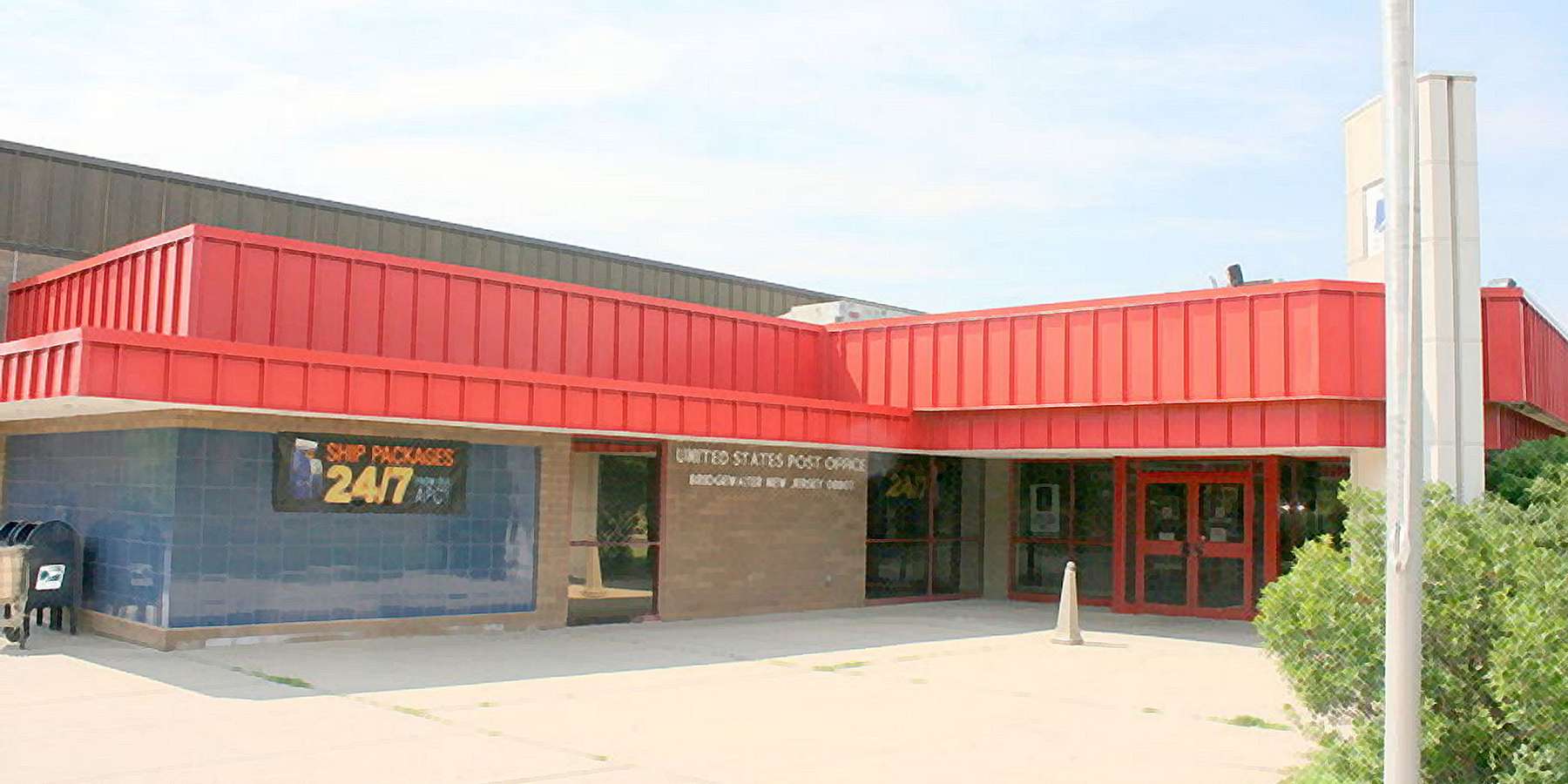Photo of the US Post Office in Bridgewater, New Jersey Photo of the US Post Office in Bridgewater, New Jersey
