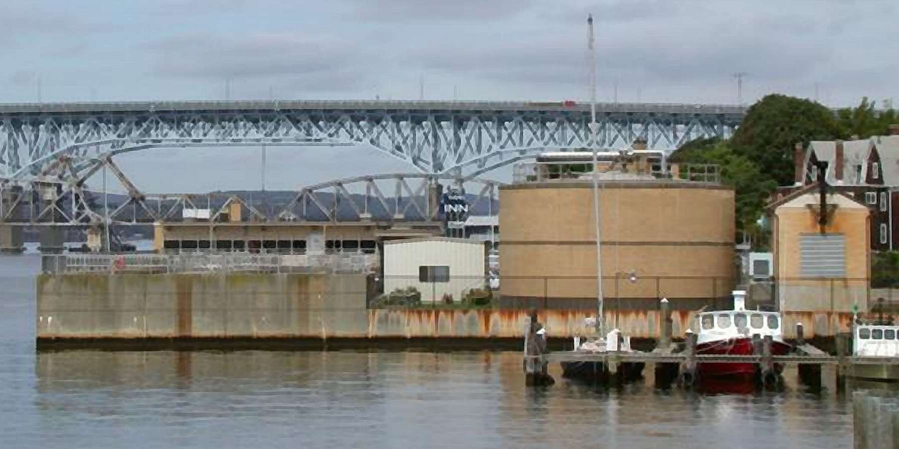 Photo of the Gold Star Memorial Bridge in Groton, Connecticut Photo of the Gold Star Memorial Bridge in Groton, Connecticut