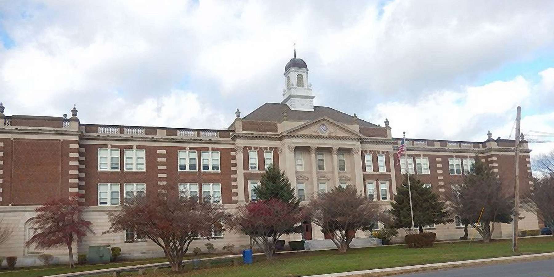 Photo of Mamaroneck High School in Mamaroneck, New York Photo of Mamaroneck High School in Mamaroneck, New York