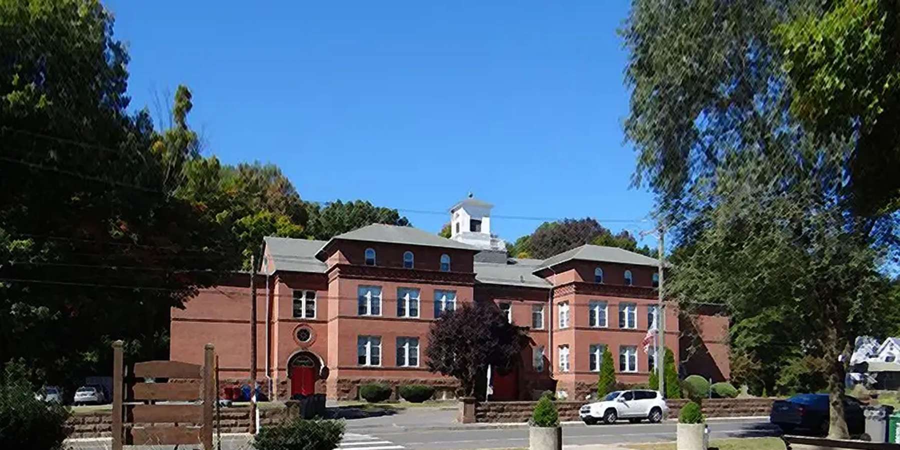 Photo of Salem School in Naugatuck, Connecticut Photo of Salem School in Naugatuck, Connecticut