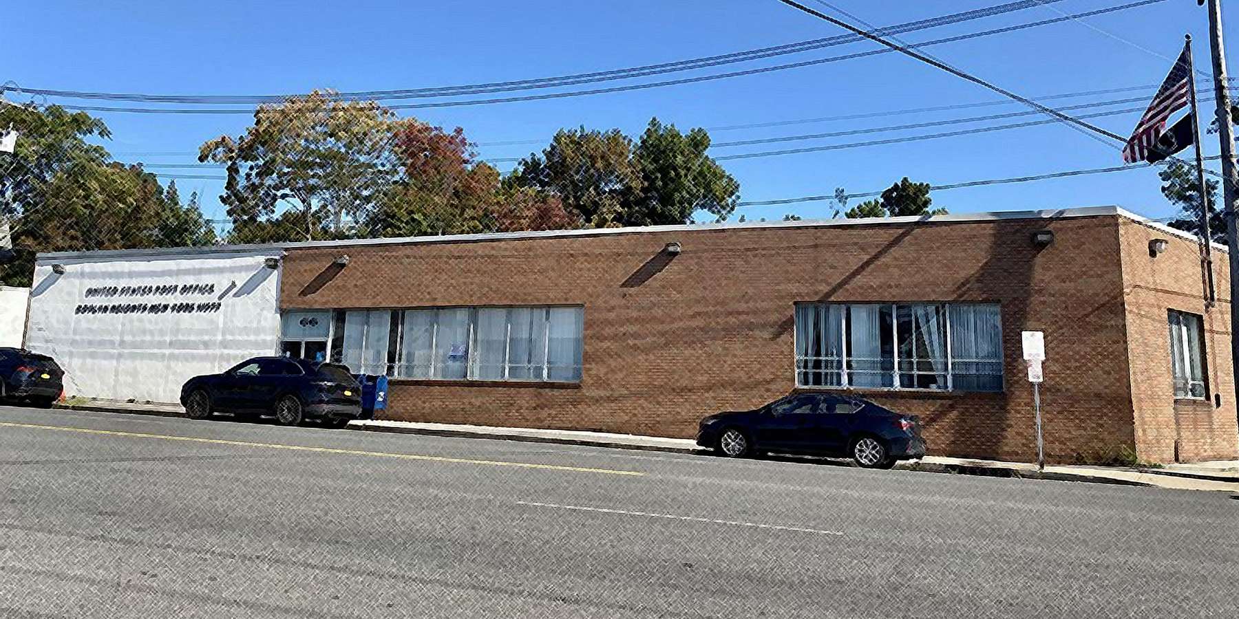 Photo of the Post Office in Roslyn Heights, New York Photo of the Post Office in Roslyn Heights, New York
