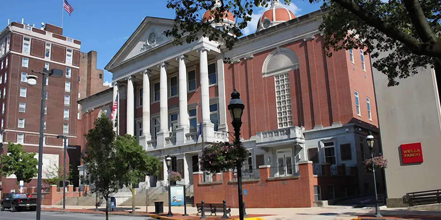 Photo of the York County Courthouse in York, Pennsylvania Photo of the York County Courthouse in York, Pennsylvania