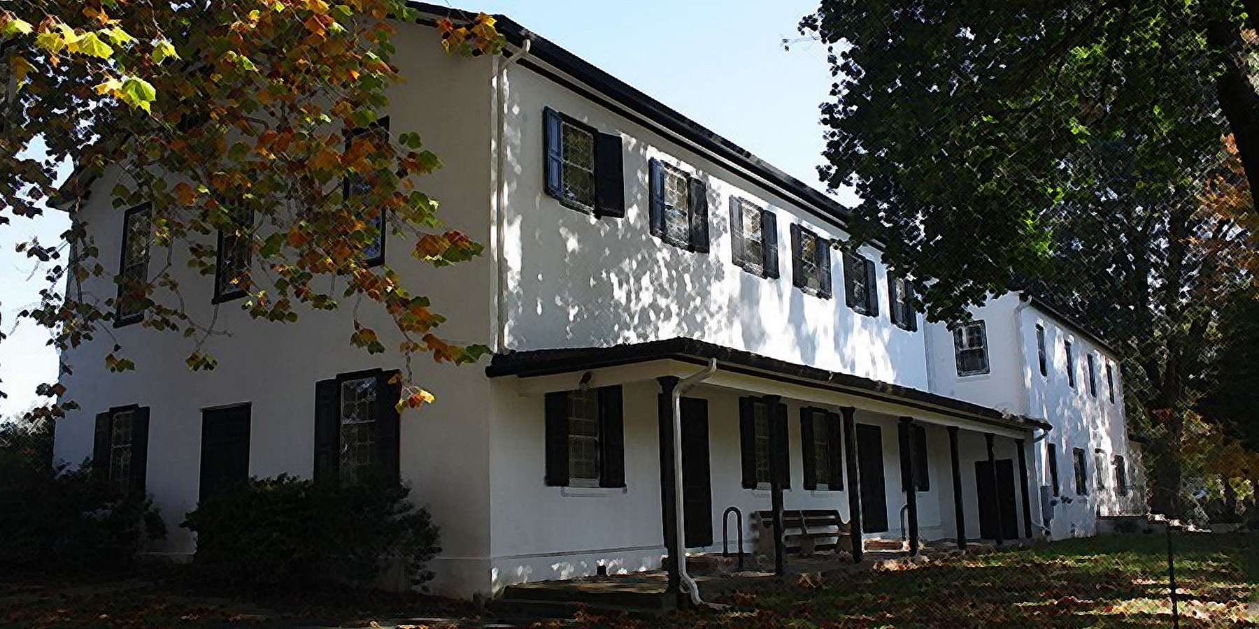 Photo of the Newtown Friends Meetinghouse and Cemetery in Newtown, Pennsylvania Photo of the Newtown Friends Meetinghouse and Cemetery in Newtown, Pennsylvania