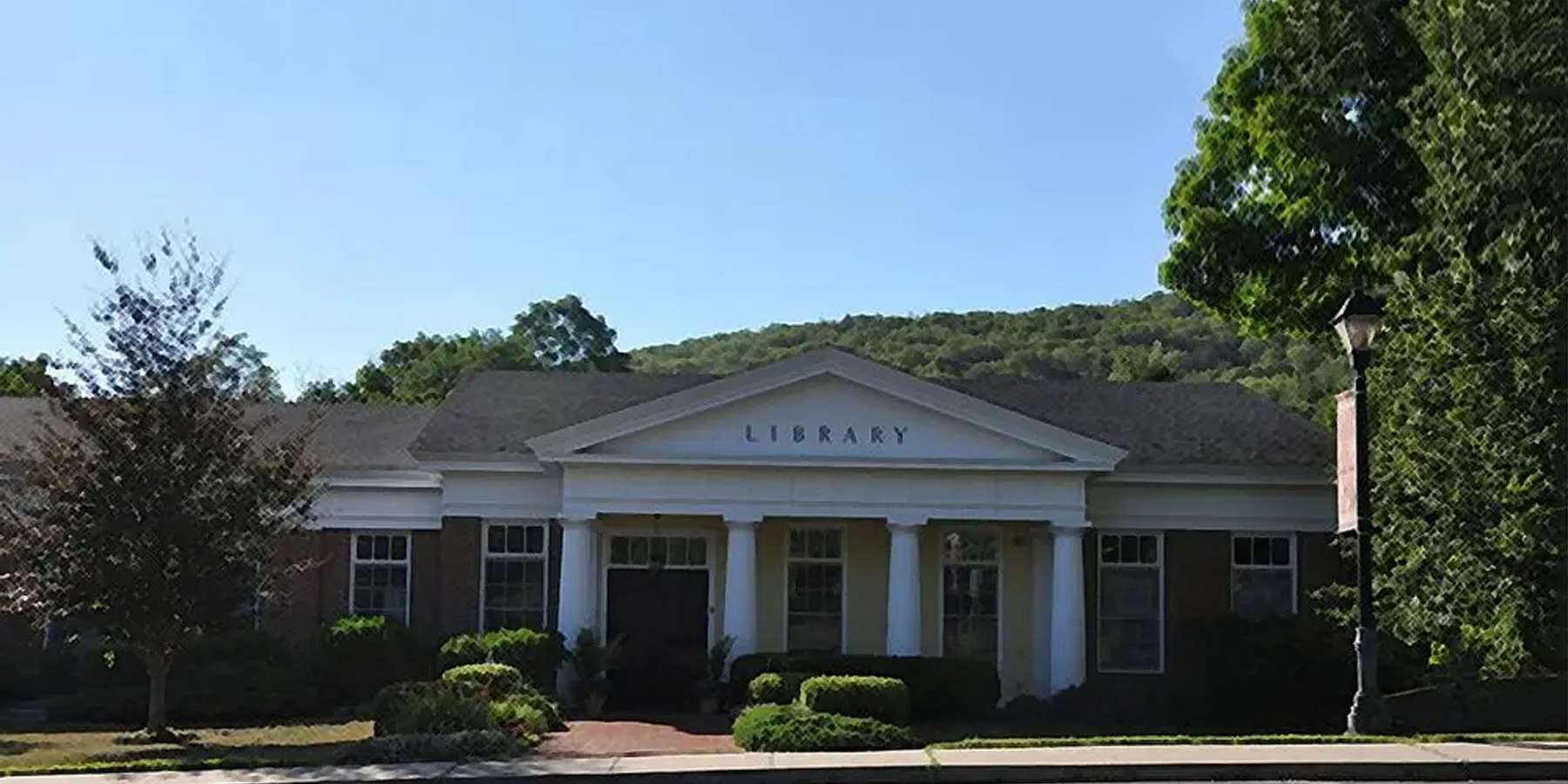 Photo of the Public Library in New Hartford, Connecticut Photo of the Public Library in New Hartford, Connecticut