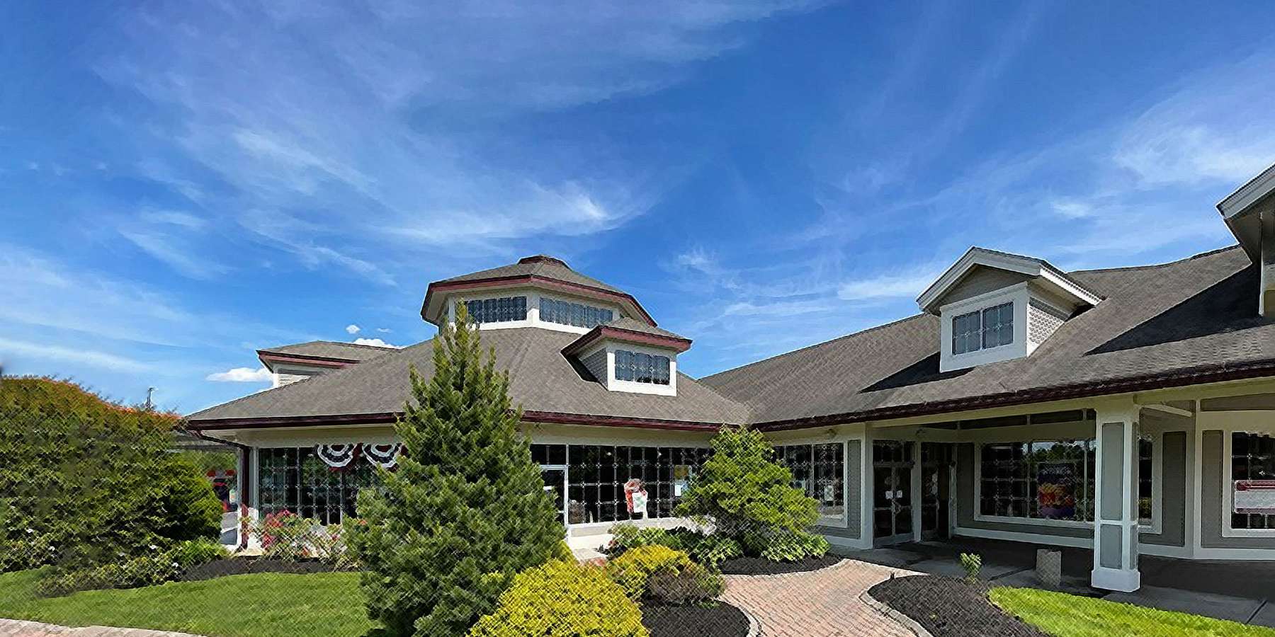 Photo of Service Plaza in Lee, Massachusetts Photo of Service Plaza in Lee, Massachusetts