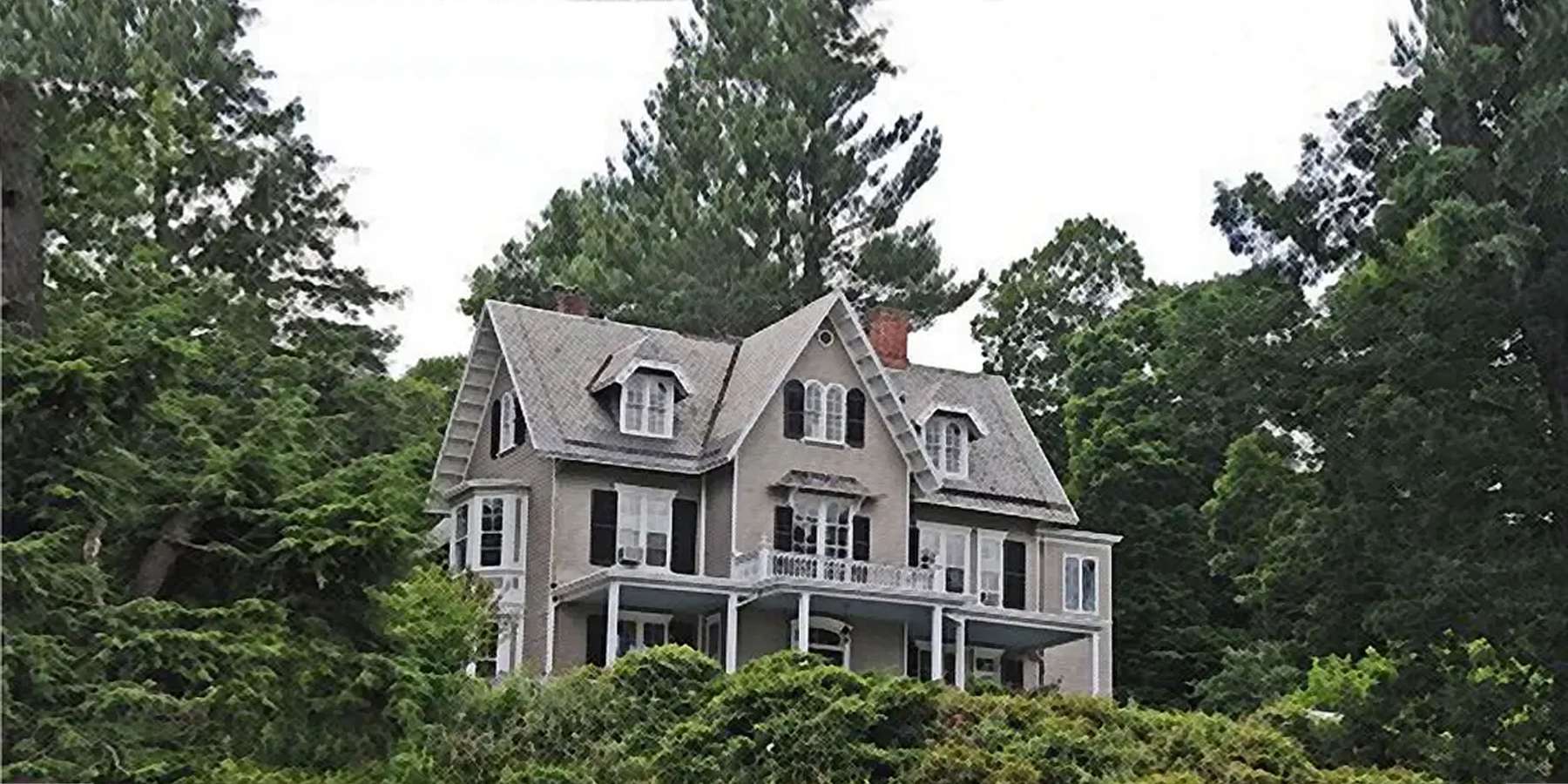 Photo of the Seven Oaks Estate in Palisades, New York Photo of the Seven Oaks Estate in Palisades, New York