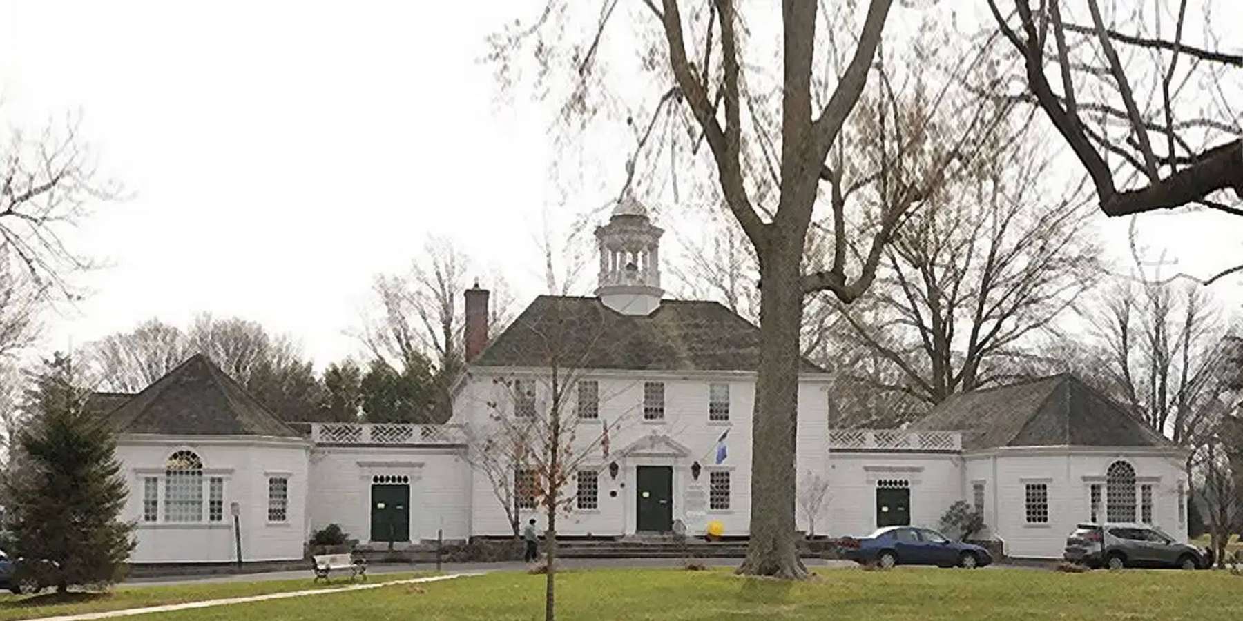 Photo of a town hall in Fairfield, Connecticut Photo of a town hall in Fairfield, Connecticut