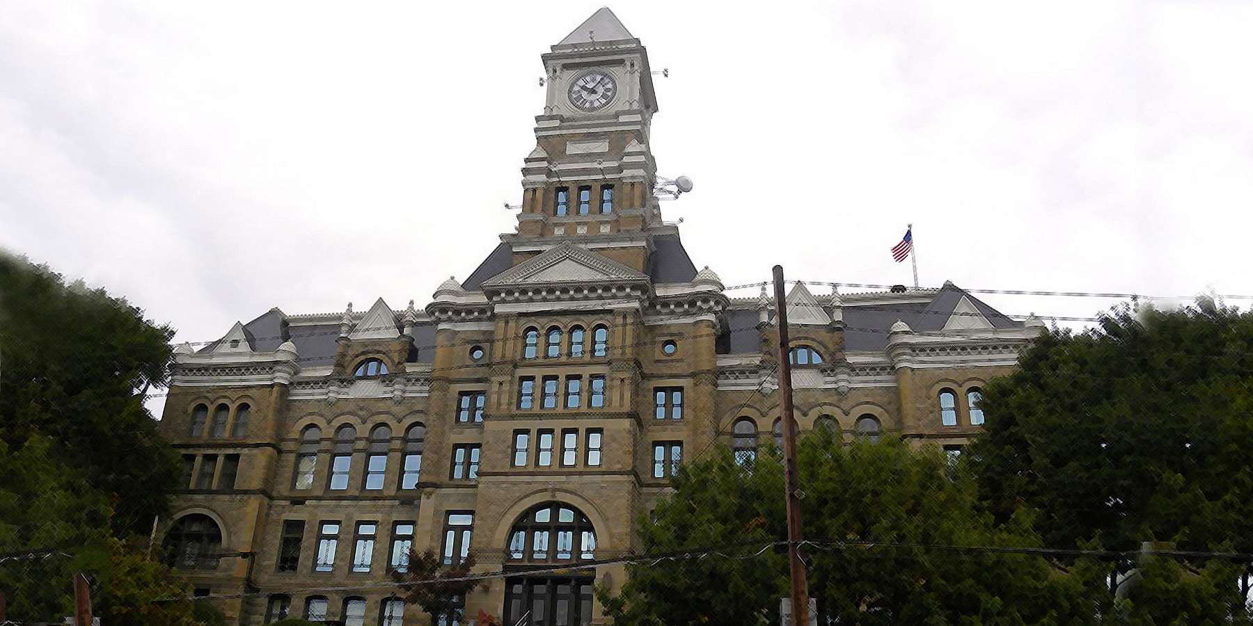 Photo of the Schuylkill County Courthouse in Pottsville, Pennsylvania Photo of the Schuylkill County Courthouse in Pottsville, Pennsylvania