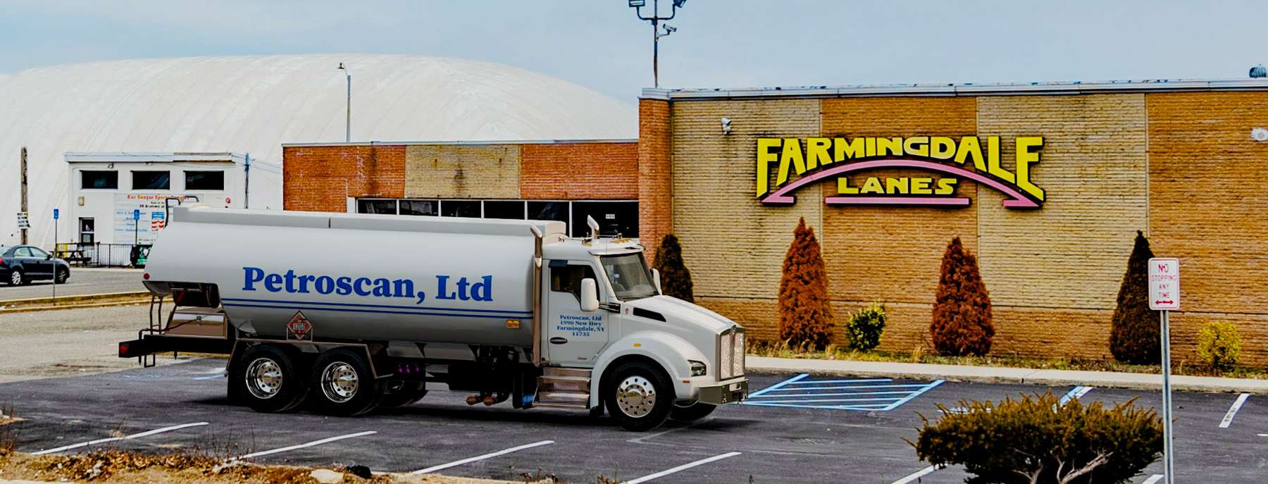 Petroscan, Ltd Heating Oil Truck Petroscan, Ltd residential home heating oil truck at the intersection of Conklin Street and Cedar Avenue in Farmingdale, Long Island, New York delivering fuel oil.