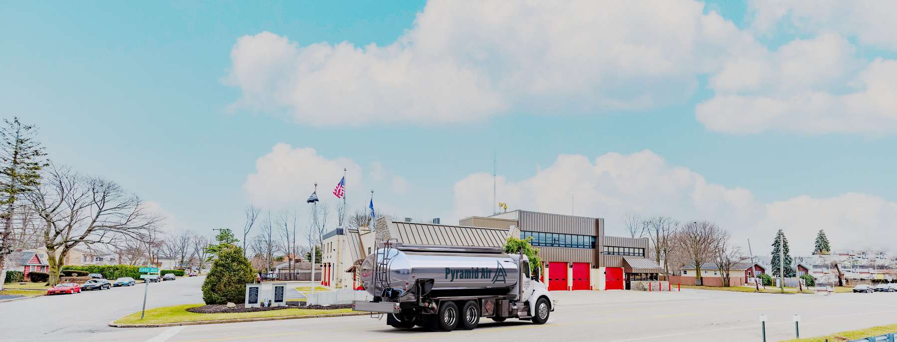 Pyramid Air Heating Oil Truck  Pyramid Air residential home heating oil truck at the intersection of Lake Ave and 3rd St in Deer Park, Long Island, New York delivering fuel oil.