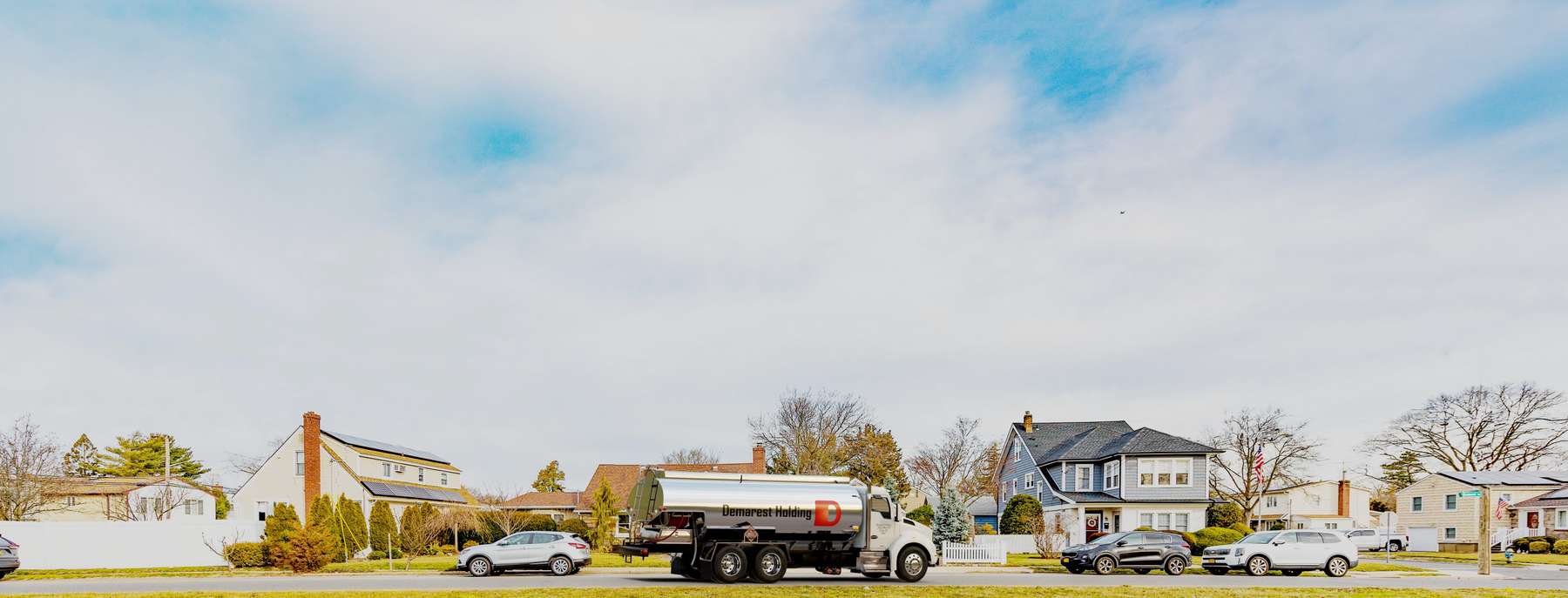 De Vito Brothers Fuel Heating Oil Truck De Vito Brothers Fuel residential home heating oil truck at the intersection of South Bayview Avenue and Sunrise Highway Route 27 in Freeport, Long Island, New York delivering fuel oil.